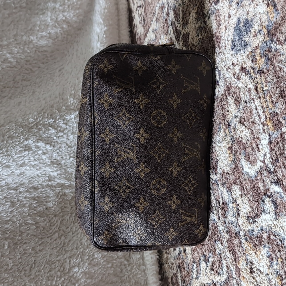 Louis Vuitton monogram trousse toilette 23